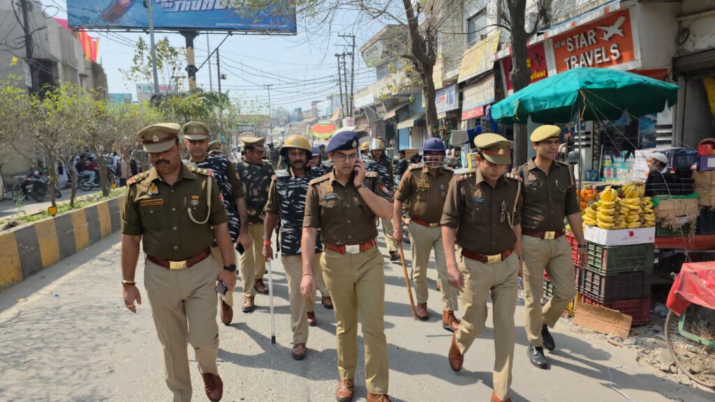 होली और रमजान को लेकर प्रशासन अलर्ट, पैदल गश्त कर लिया व्यवस्थाओ का जायजा