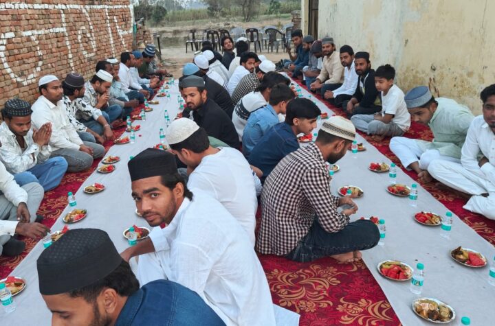 भव्य इफ्तार पार्टी का आयोजन, रोजेदारों ने मिलकर खोला रोजा