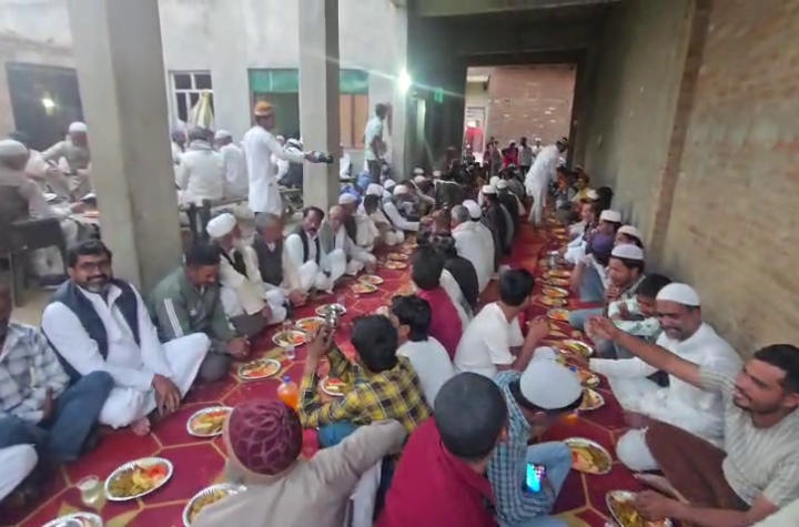 रमज़ान के पाक महीने में सांप्रदायिक सौहार्द की मिसाल बना रोजा इफ्तार