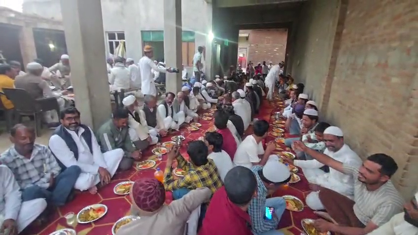 रमज़ान के पाक महीने में सांप्रदायिक सौहार्द की मिसाल बना रोजा इफ्तार