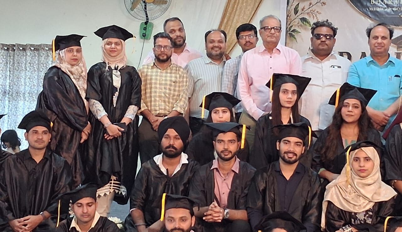 भारत आयुर्वेदिक मेडिकल कालेज में शनिवार को ग्रेजुएशन सेरोमनी का आयोजन किया गया