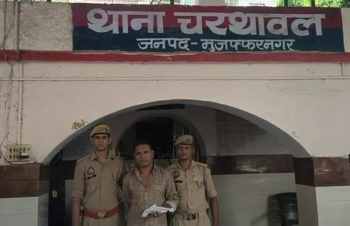 चरथावल में हिस्ट्रीशीटर वारंटी तमंचे संग गिरफ्तार,विदेश भेजने की ठगी के आरोपी की संपत्ति कुर्क