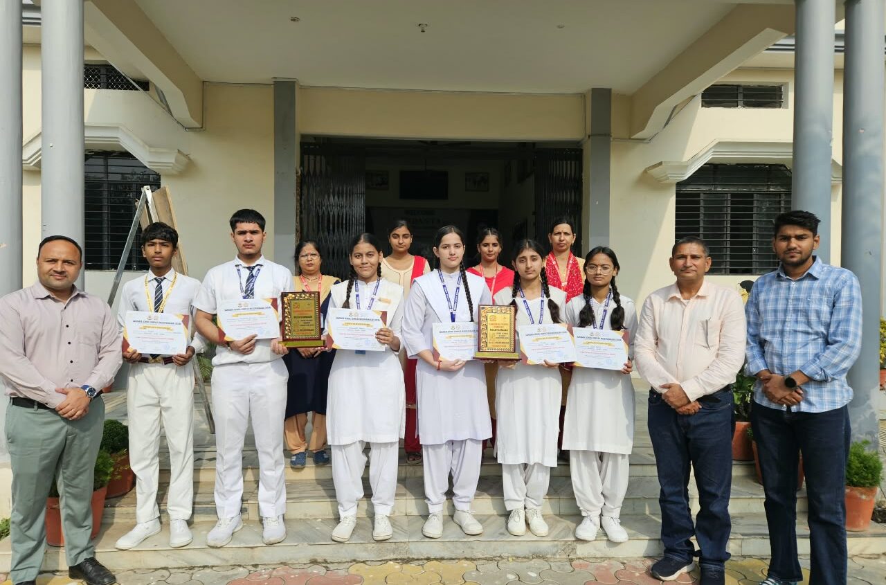 विज्ञान प्रदर्शनी में वेदांता पब्लिक स्कूल का परचम, दिव्यांशी, वर्णिका और परीक्षित ने हासिल किया द्वितीय स्थान